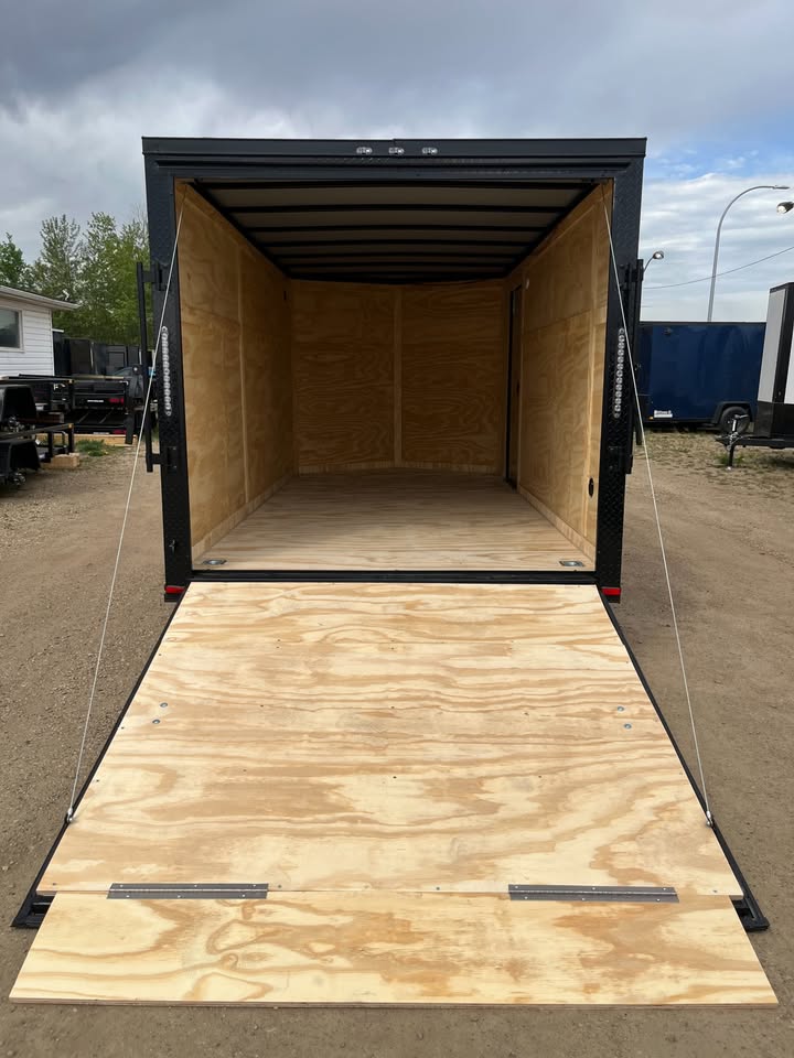 2026 7x14 Enclosed Trailer Cargo Trailer red + blackout
